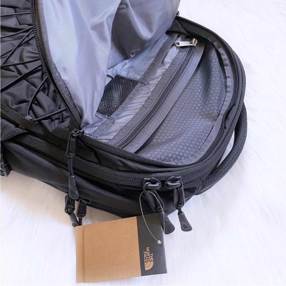The North Face Unisex Borealis 28 Liter Backpack In Black - Picture 7 of 11